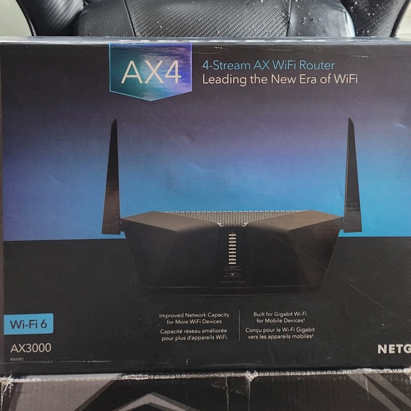 High-Performance Black Networking Router - Picture 5 of 5